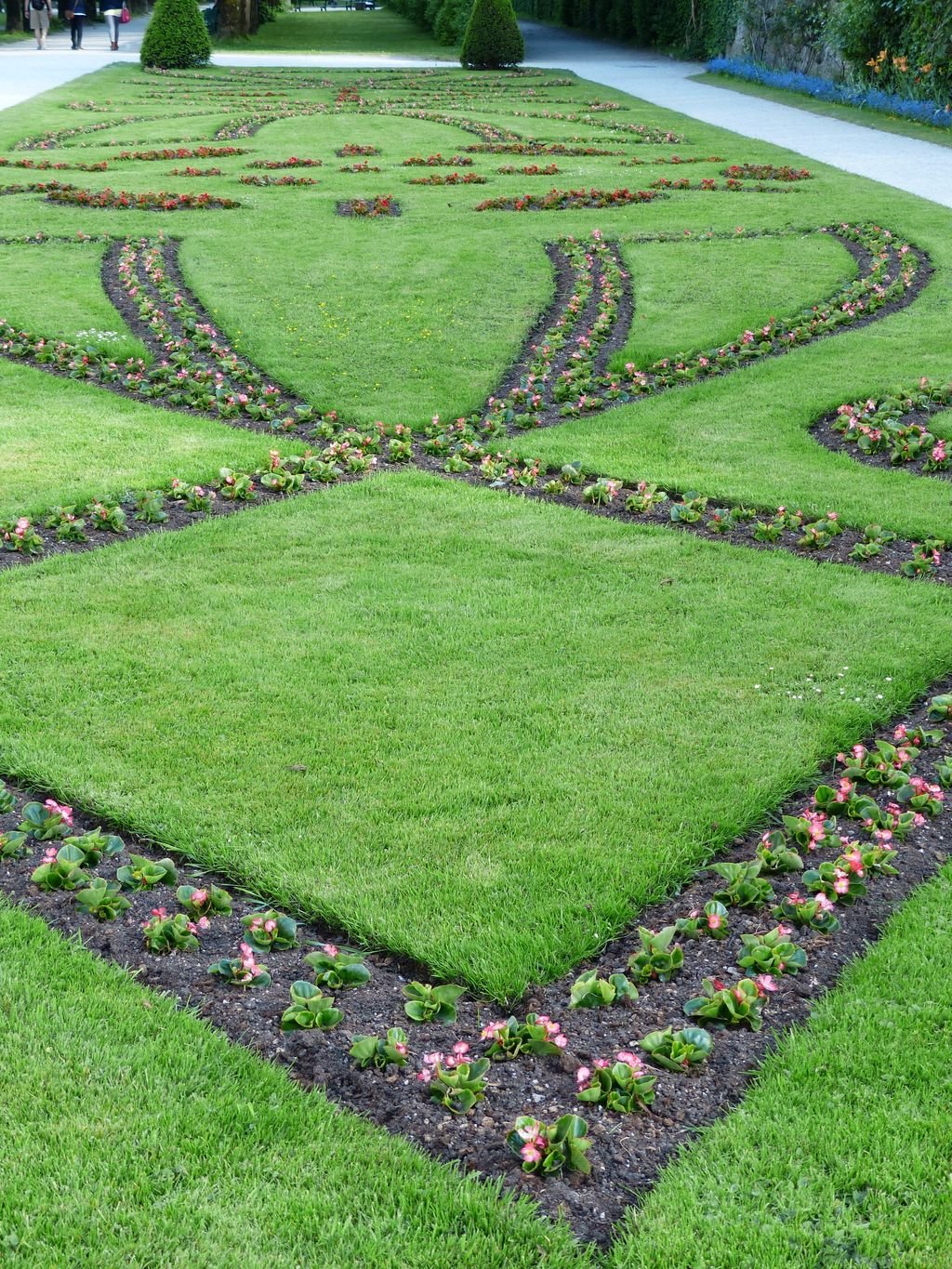 12 Beautiful Lawn Edging Ideas for Indiana Homes